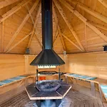 Lähderinne - 2 Bedroom Log Cabin, Private Beach, Wifi&sauna Loma-asunnot