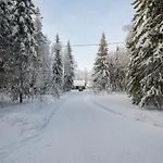 Loma-asunnot Lähderinne - 2 Bedroom Log Cabin, Private Beach, Wifi&sauna Puolanka