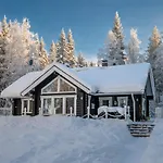 Lähderinne - 2 Bedroom Log Cabin, Private Beach, Wifi&sauna Puolanka