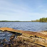 Lähderinne - 2 Bedroom Log Cabin, Private Beach, Wifi&sauna Loma-asunnot Puolanka