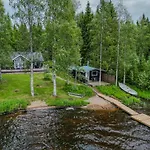 Laehderinne - 2 Bedroom Log Cabin, Private Beach, Wifi & Sauna Сasa de vacaciones *