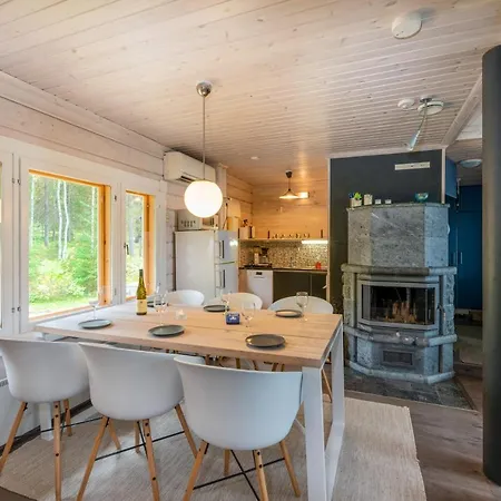 Laehderinne - 2 Bedroom Log Cabin, Private Beach, Wifi & Sauna Dom wakacyjny *