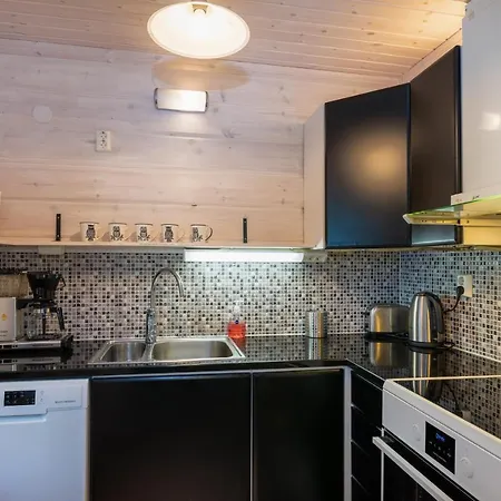 Laehderinne - 2 Bedroom Log Cabin, Private Beach, Wifi & Sauna Puolanka