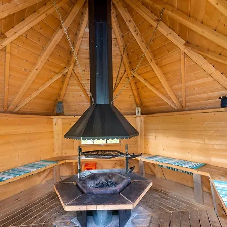 Laehderinne - 2 Bedroom Log Cabin, Private Beach, Wifi & Sauna Dom wakacyjny