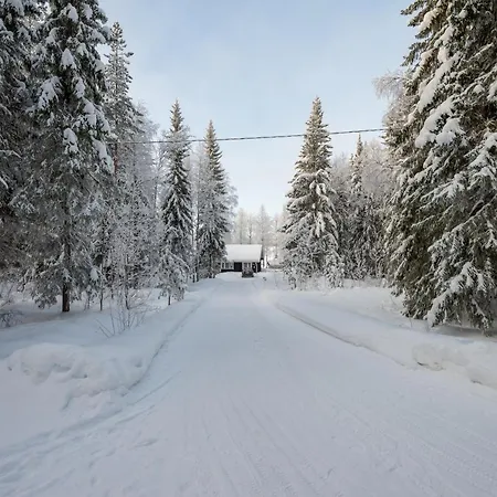 Ferienhaus Laehderinne - 2 Bedroom Log Cabin, Private Beach, Wifi & Sauna Puolanka