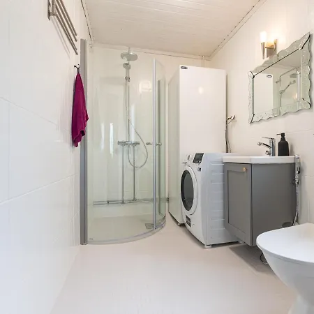 別荘 Laehderinne - 2 Bedroom Log Cabin, Private Beach, Wifi & Sauna Puolanka