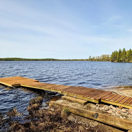 Laehderinne - 2 Bedroom Log Cabin, Private Beach, Wifi & Sauna Сasa de vacaciones Puolanka