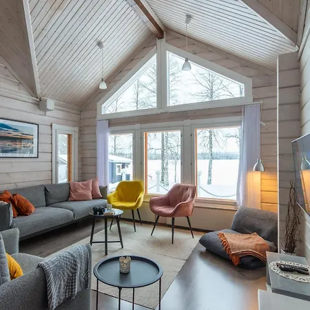 Laehderinne - 2 Bedroom Log Cabin, Private Beach, Wifi & Sauna Puolanka