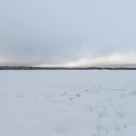 Laehderinne - 2 Bedroom Log Cabin, Private Beach, Wifi & Sauna * Puolanka