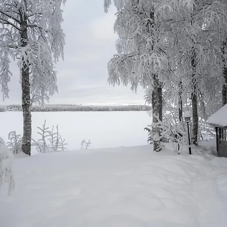 Laehderinne - 2 Bedroom Log Cabin, Private Beach, Wifi & Sauna Puolanka