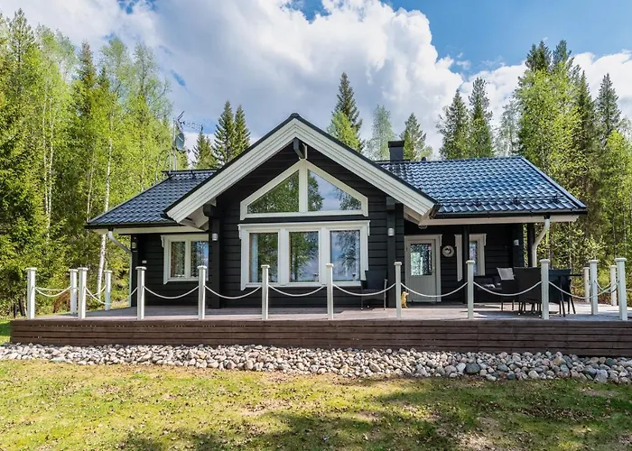 Casa vacanze Laehderinne - 2 Bedroom Log Cabin, Private Beach, Wifi & Sauna Puolanka