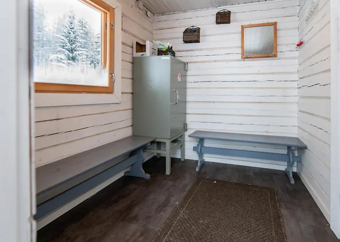 Laehderinne - 2 Bedroom Log Cabin, Private Beach, Wifi & Sauna * Puolanka