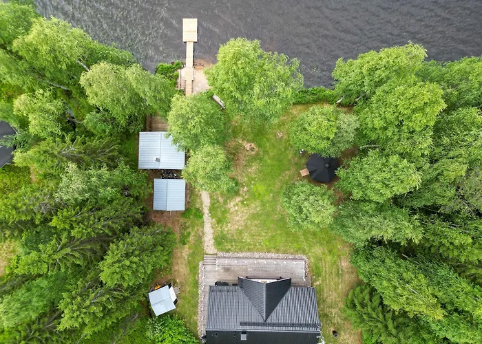 Laehderinne - 2 Bedroom Log Cabin, Private Beach, Wifi & Sauna Puolanka