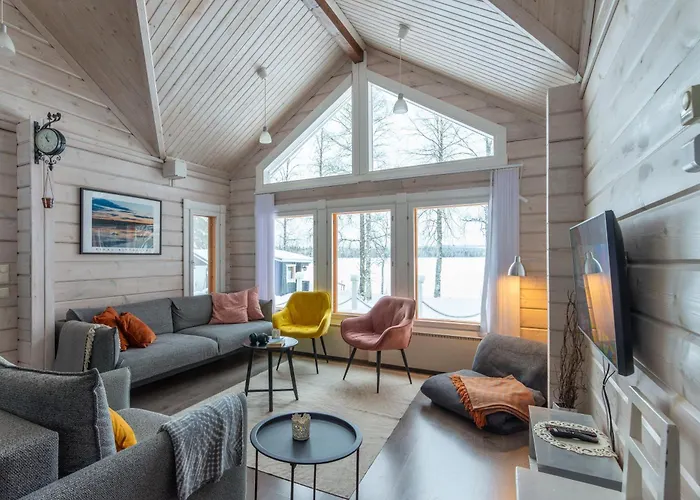 Laehderinne - 2 Bedroom Log Cabin, Private Beach, Wifi & Sauna Puolanka