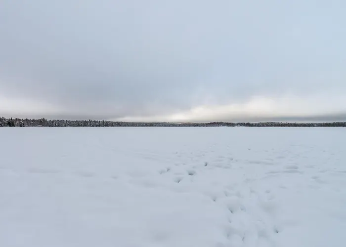 Laehderinne - 2 Bedroom Log Cabin, Private Beach, Wifi & Sauna * Puolanka