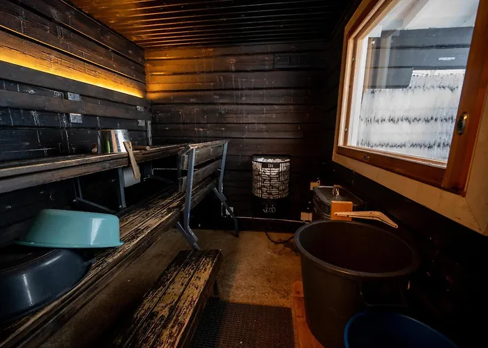 Laehderinne - 2 Bedroom Log Cabin, Private Beach, Wifi & Sauna * Puolanka